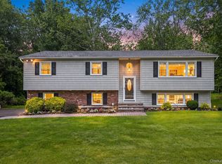 11 Nuthatch Lane, West Nyack, NY 10994