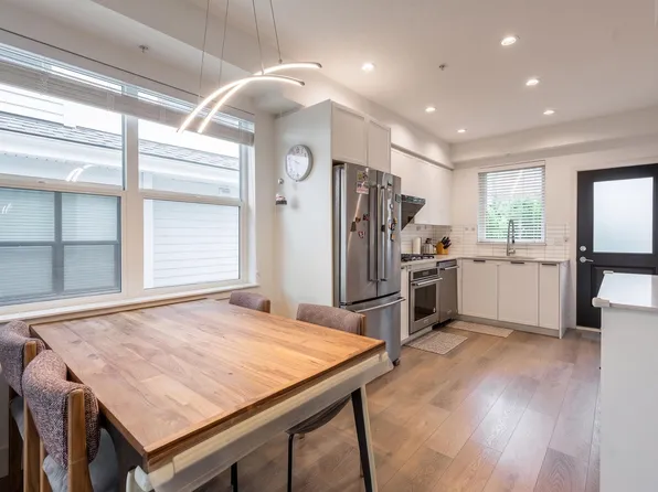6933 Arcola St #201, Burnaby, BC V5E 0C4