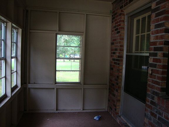 3rd image of 407 Cotton St