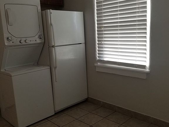 4th image of 2047 Chamberlin St