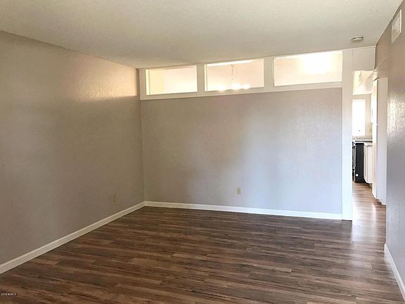 3rd image of 2926 E El Moro Ave