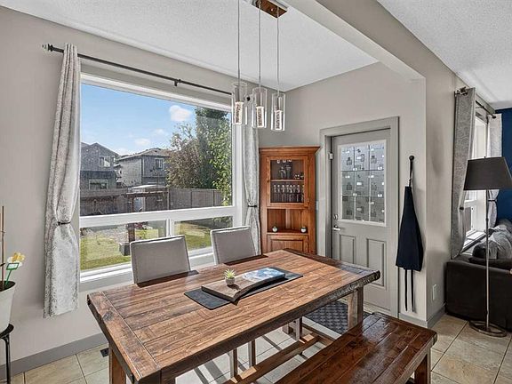 3rd image of 166 W Hillcrest Cir SW