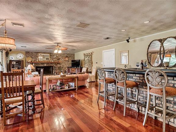 5th image of 2060 Halsey Ave