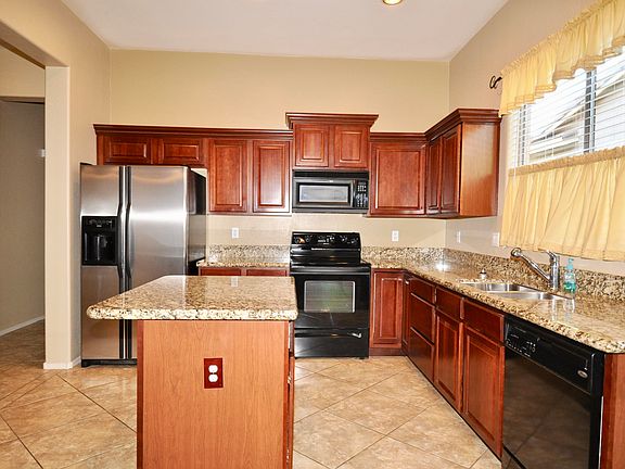 3rd image of 2207 S Valle Verde Cir