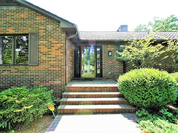 2nd image of 129 Sugar Plum Ln