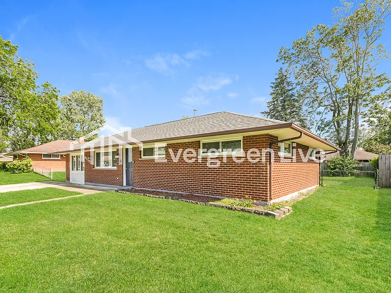 4230 Kitridge Rd — Photo 2