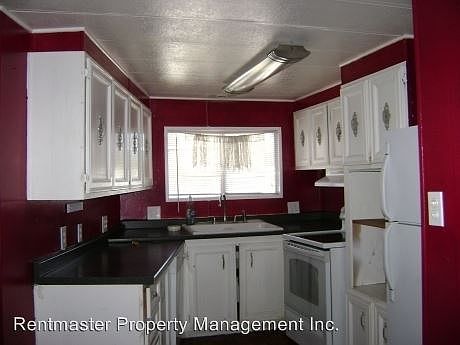 3rd image of 877 N Jensen Dr