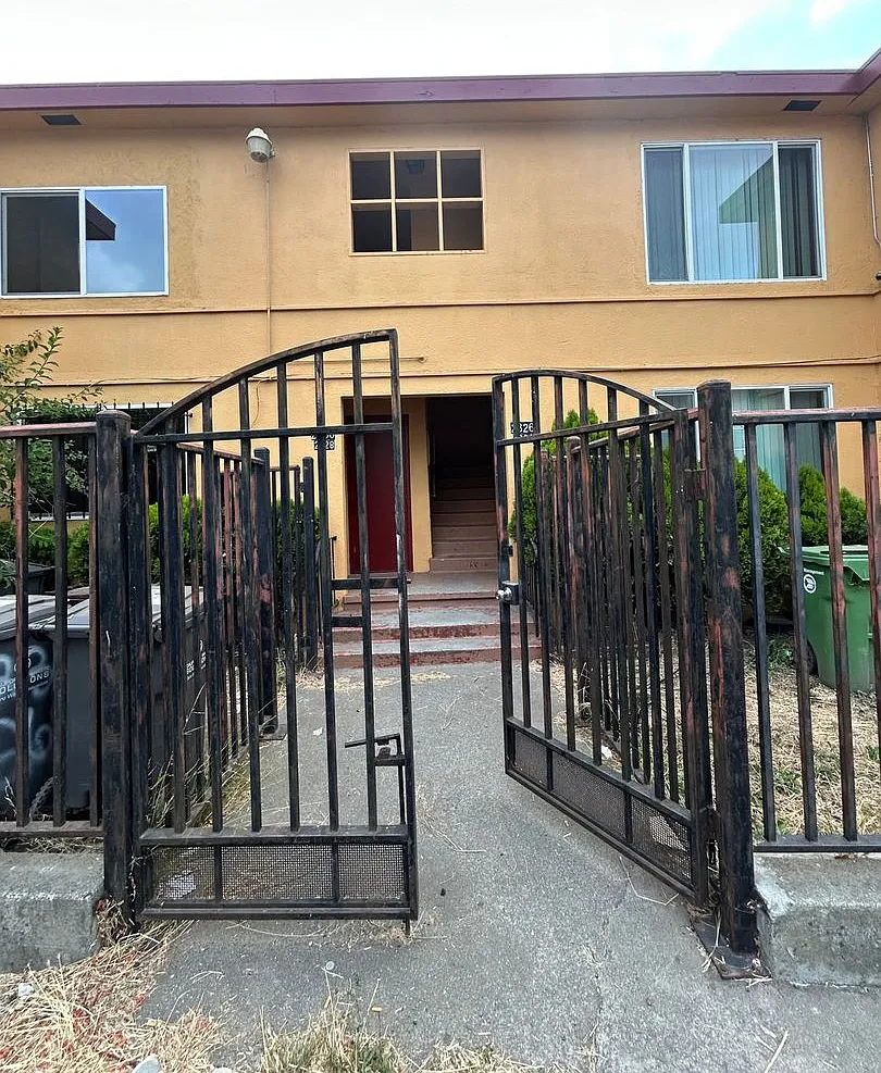 2 Bedroom 1 Bath Apartment 950 sft with utilities (except PGE) — Photo 1