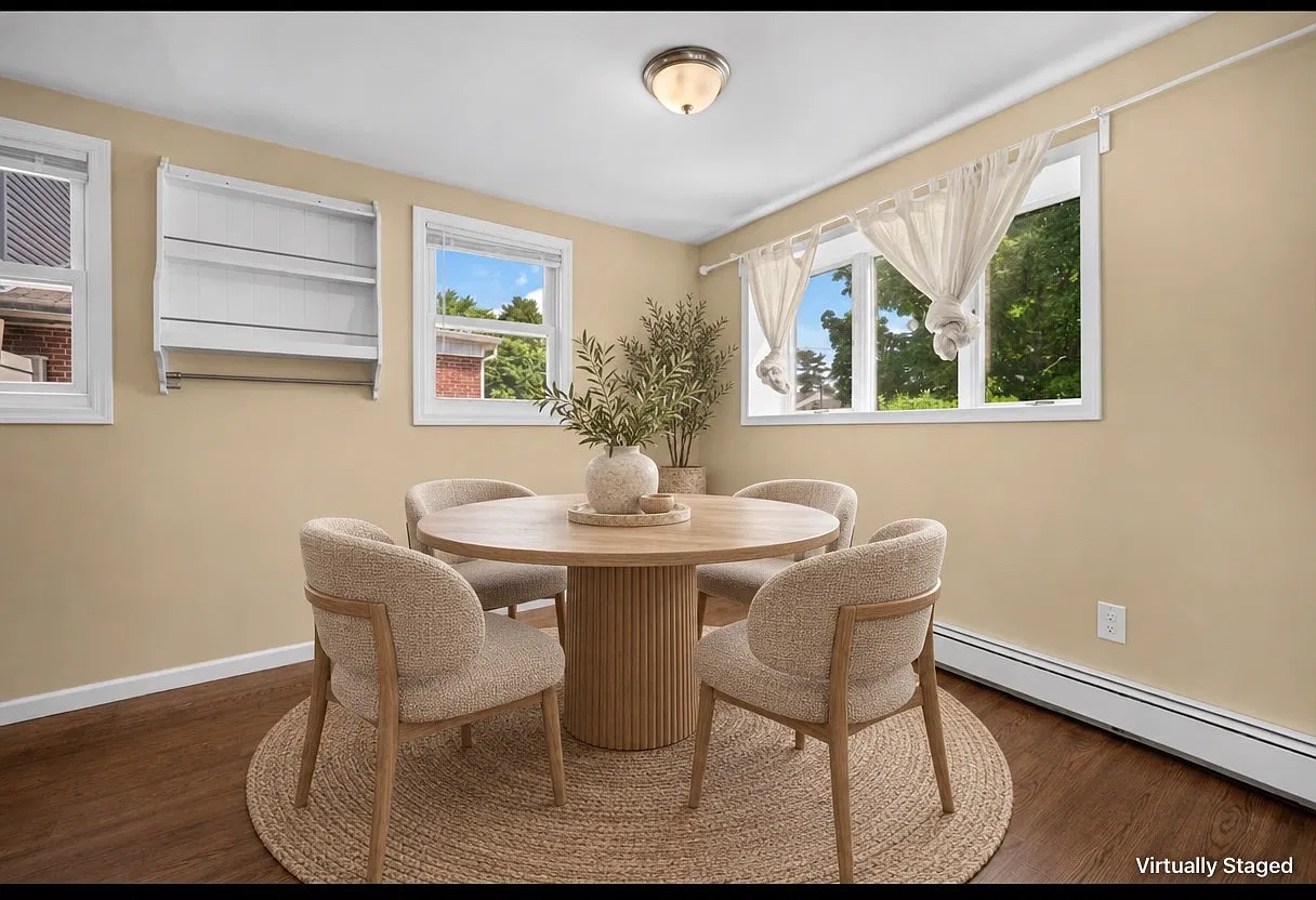 East Ave, Glen Cove — Photo 3