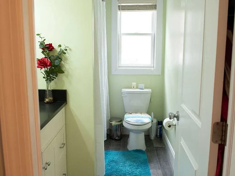 Full Hall Bath