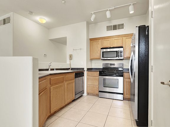 #Guardian Realty 50 Auro De blanco St #10202 Henderson Condo Rental kitchen 2_06232025