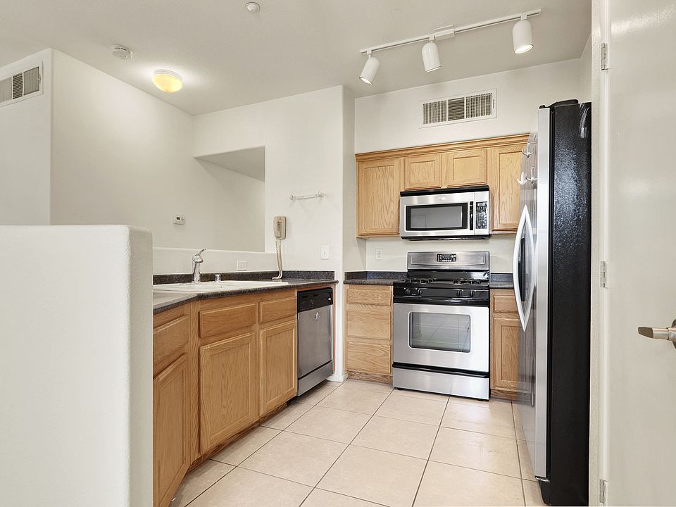#Guardian Realty 50 Auro De blanco St #10202 Henderson Condo Rental kitchen 2_06232025
