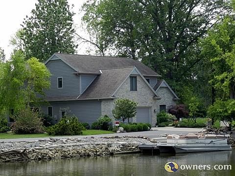 Lake home and boat dock-enjoy water on three sides of home