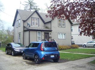 830 Queen Anne St APT 2, Woodstock, IL 60098