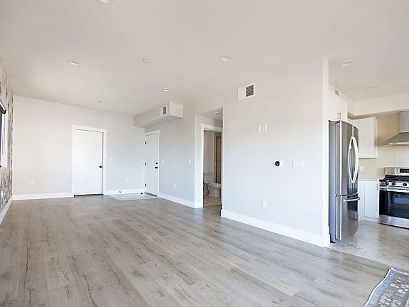 4th image of 3761 Sawtelle Blvd