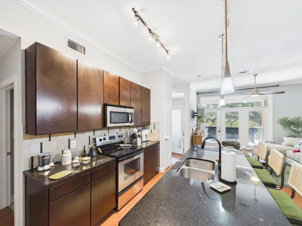 300 Saint Joseph Pkwy APT 114, Houston, TX 77002