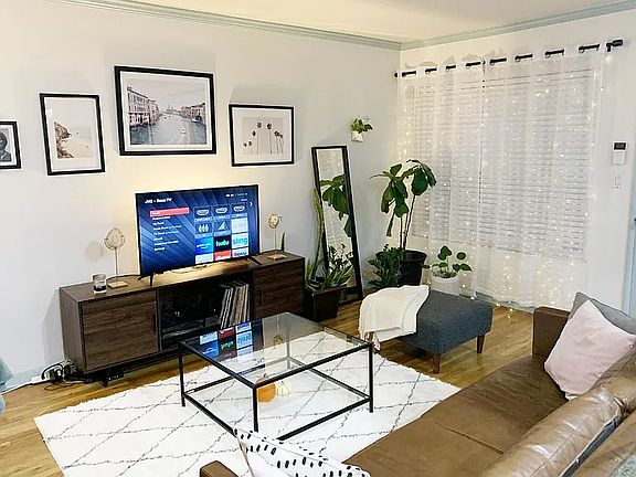 4th image of 1929 N Tamarind Ave #4