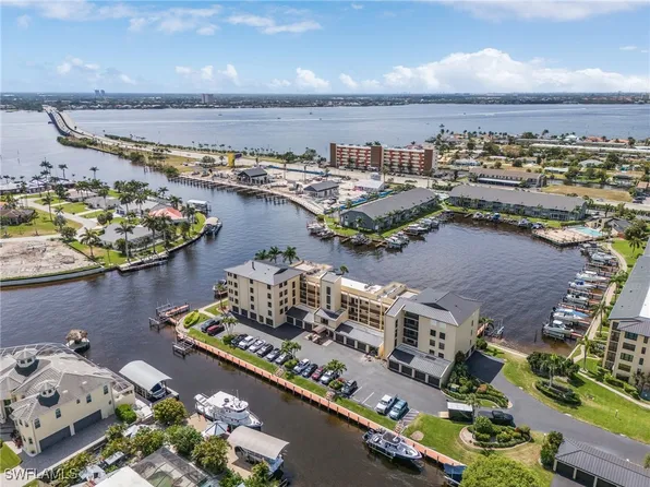 4647 SE 17th Pl APT 103, Cape Coral, FL 33904