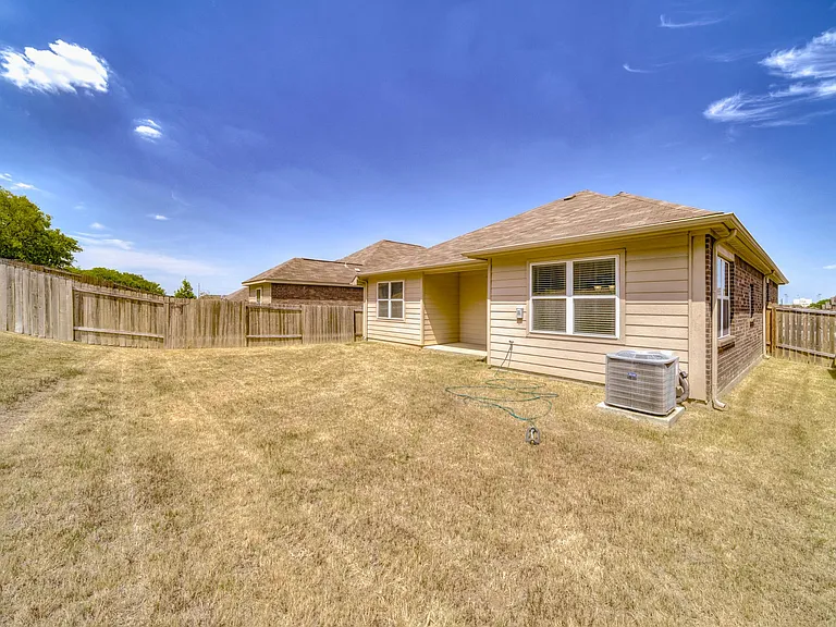 4517 Shy Creek Ln — Photo 29