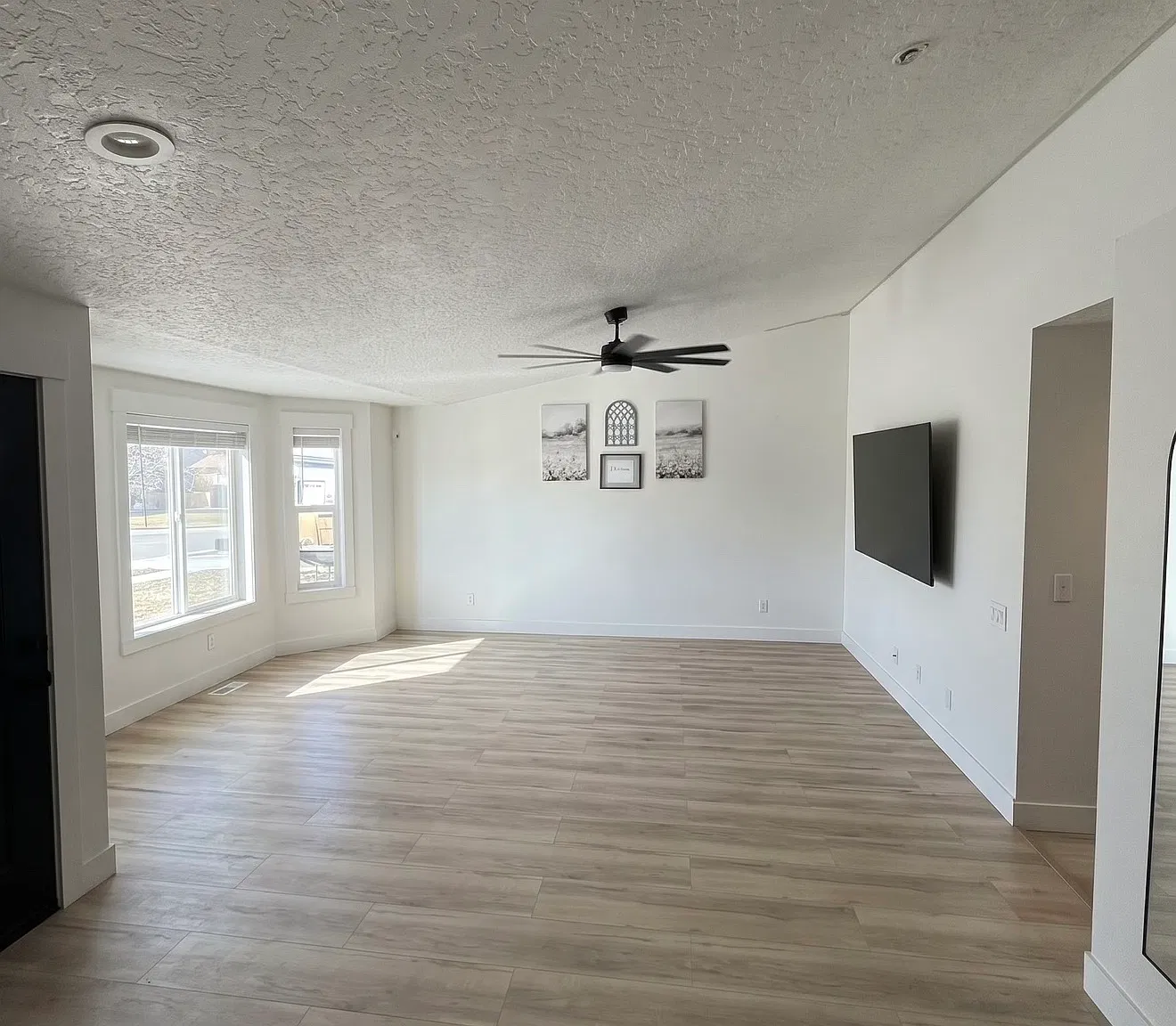 2502 Wildflower Dr — Photo 3
