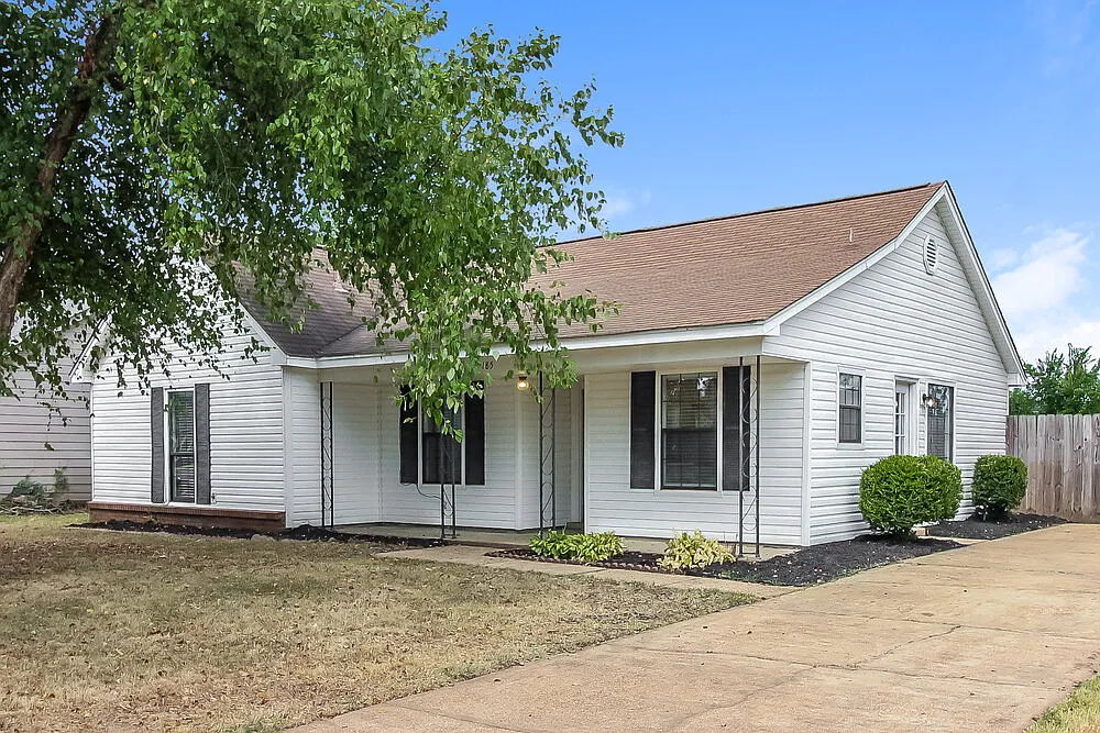 3 bed, 2.0 bath, 1098 sqft, $1,990 — Photo 4