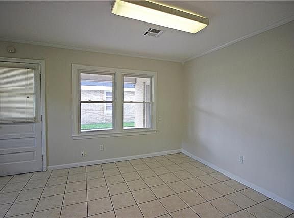4th image of 1018 Central Ave