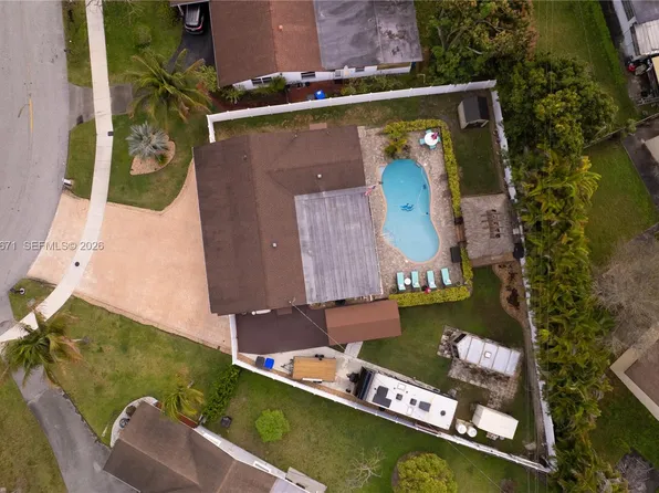 4480 NW 61st St, North Lauderdale, FL 33319