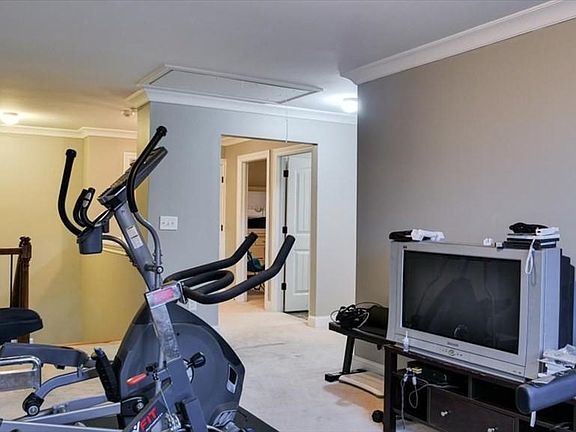 5th image of 706A Erika Ln