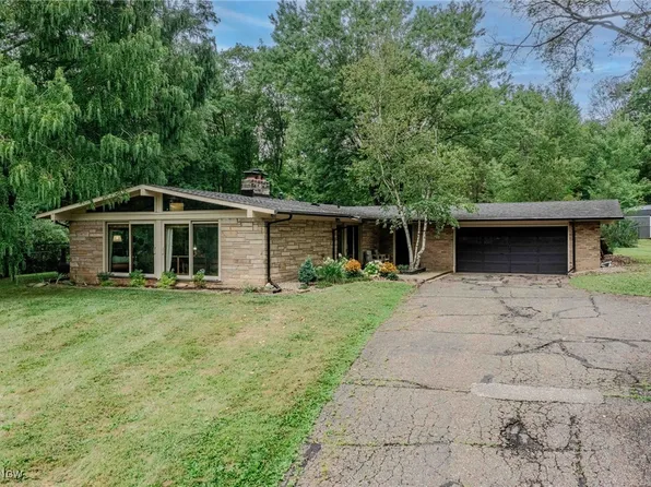 3381 Barrett Rd, Akron, OH 44333