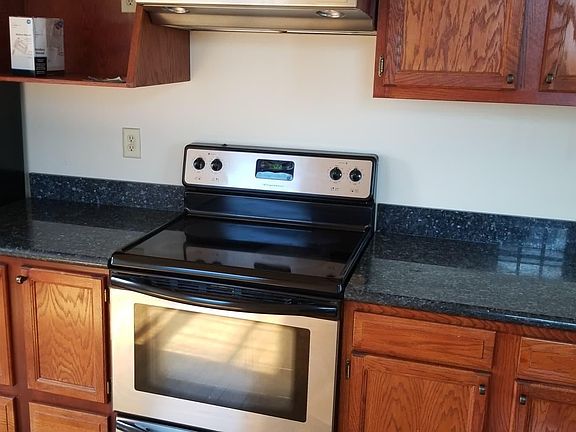 4th image of 421 Waverly Blvd APT 4
