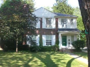 922 Harcourt Rd, Grosse Pointe, MI 48230