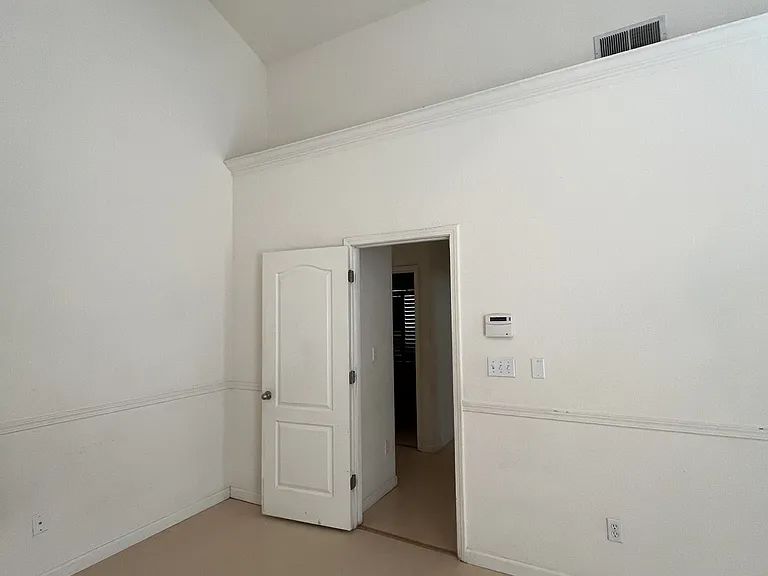 2142 N Arbor Ave — Photo 10