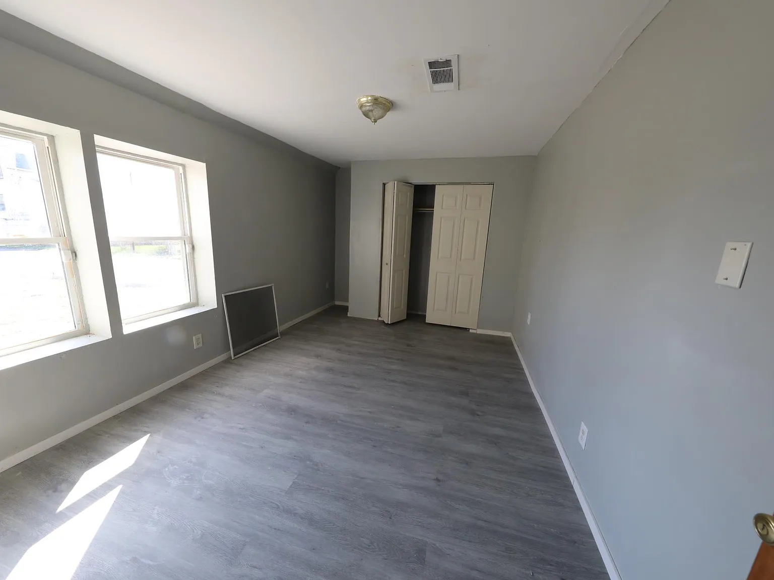2 bed, 1000 sqft, $1,250 — Photo 3