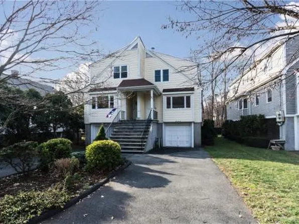 8 Hollow Wood Ln #B, Greenwich, CT 06831