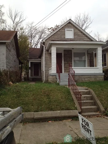 1836 Greenwood Ave photo 1