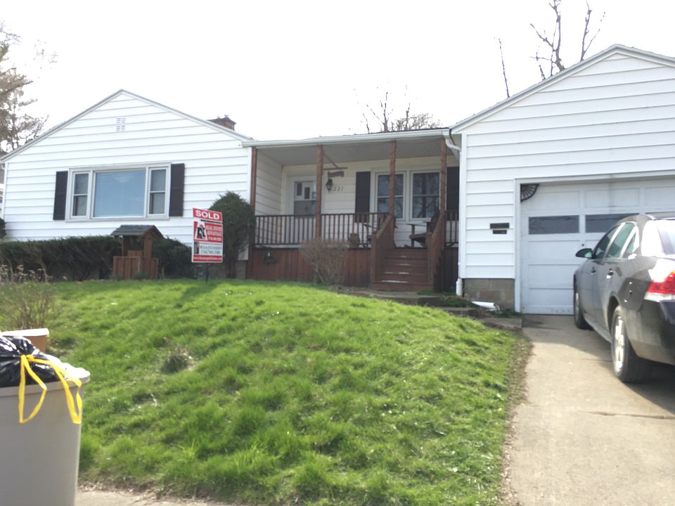 1st image of 221 Curtis St