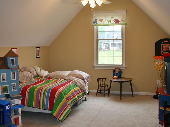 2nd Floor 5th bedroom/bonus 