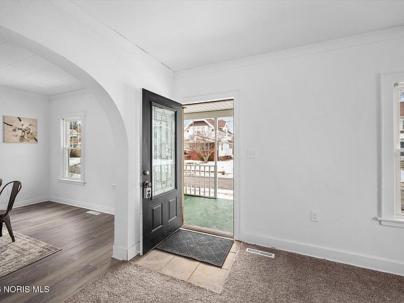 3rd image of 4226 Kingsbury Ave
