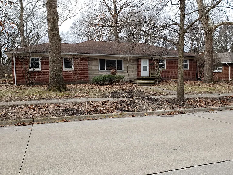 405 E Mumford Dr — Photo 24