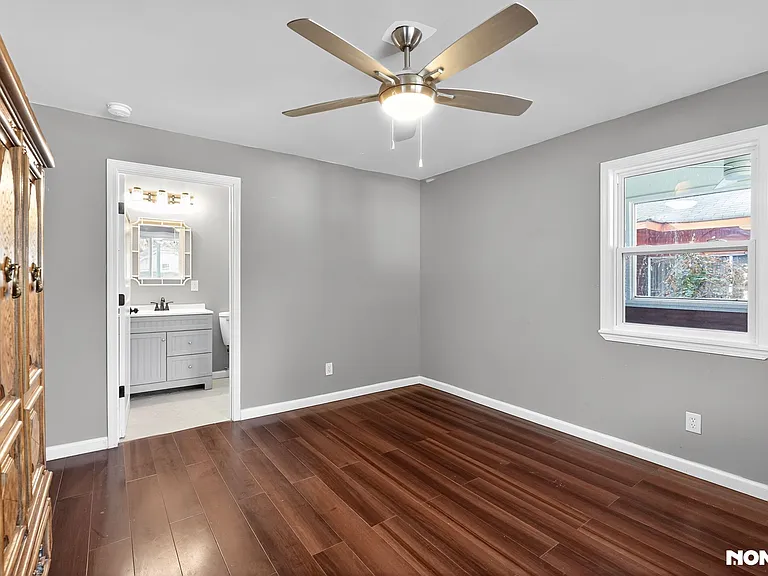1ST FLOOR BEDROOM WITH FULL BATH