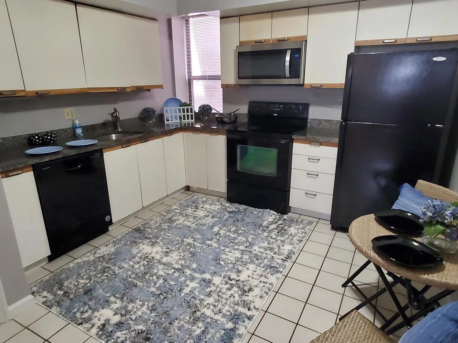 1 bed, 750 sqft, $1,100 — Photo 2