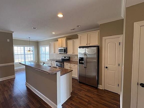 5th image of 1904 Leighton Dr #B