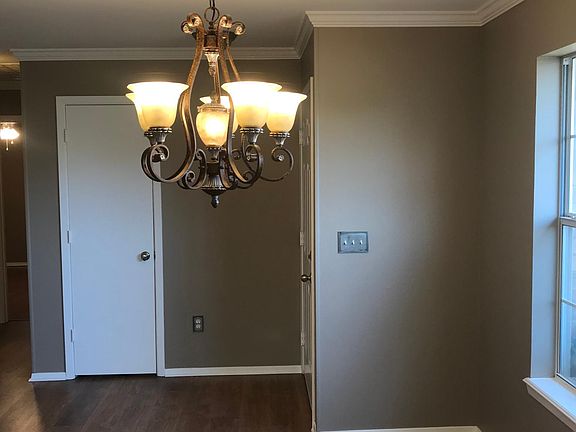 2nd image of 220 Willowbrook Ln