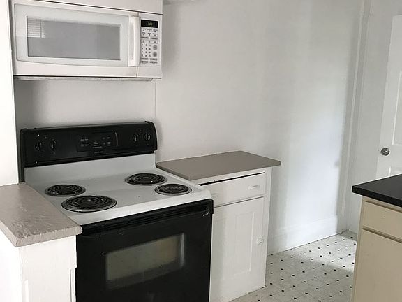 3rd image of 1147 N Vermont Ave