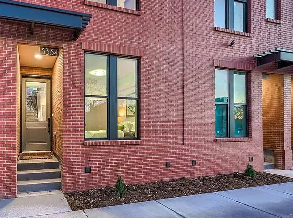 3308 Curtis St — Photo 2
