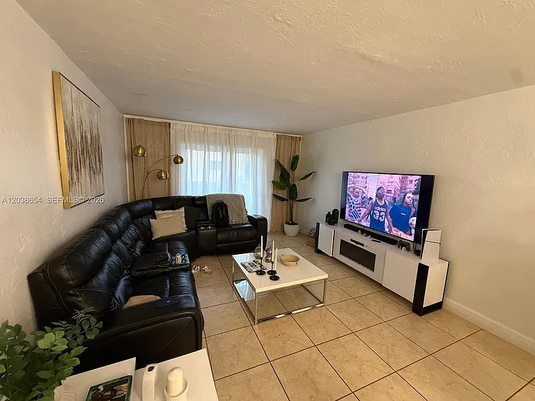 1275 W 35th St #32B — Photo 3