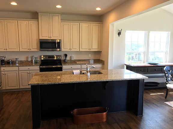2nd image of 8005 Valley Crossing Dr