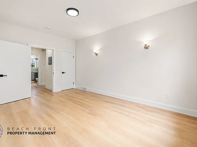 702-708 S Mariposa Ave. — Photo 14