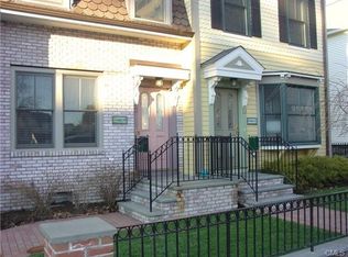 17 Dolsen Pl, Stamford, CT 06901
