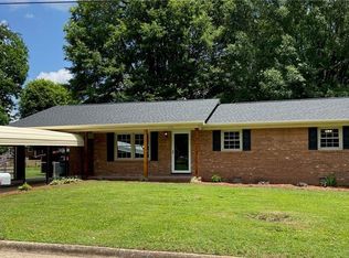109 N 11th Ave, Mayodan, NC 27027
